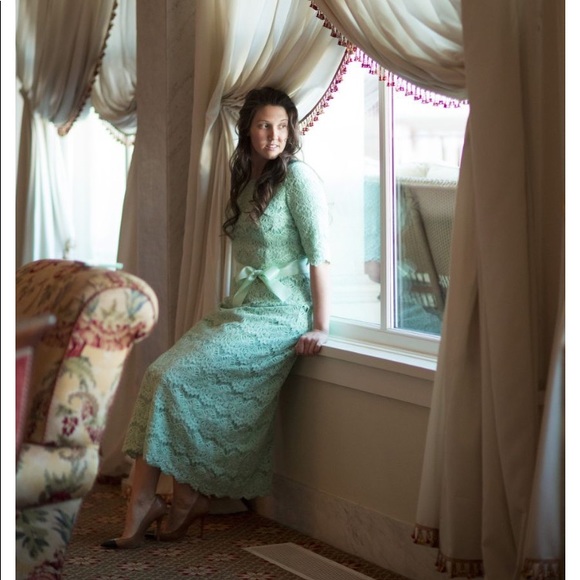 Dainty Jewell Dresses & Skirts - Dainty Jewell A NIGHT IN PARIS DRESS (MINT)